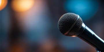 男声沙哑嗓子适合唱什么歌？